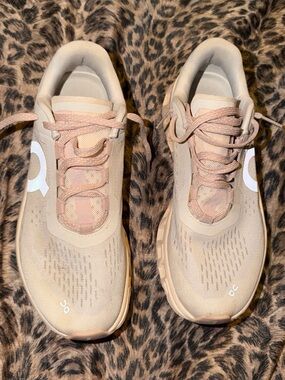 On Running Women's Trainers in Light Blush
